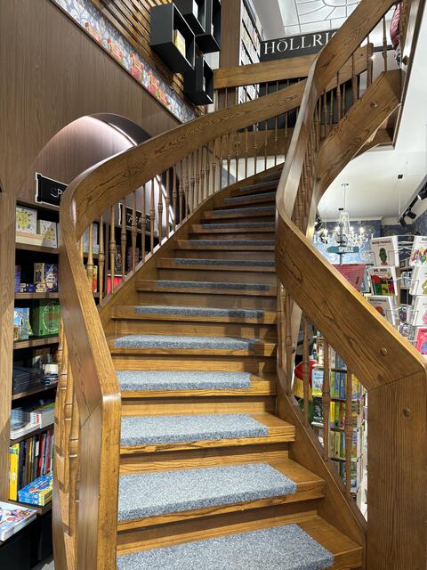 Die ursprüngliche Treppe in den ersten Stock ist geblieben.  | Foto: Lisa Gold