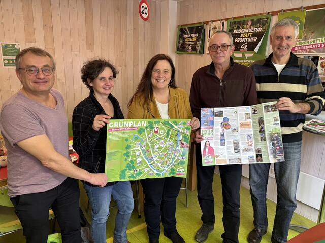 Das Team für den Gemeinderatswahlkampf der Grünen Zwettl wurde von Obfrau Silvia Moser (Mitte) angeführt. | Foto: bs