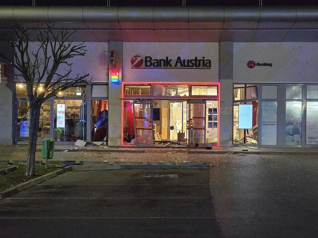 Seit Jahresbeginn gab es eine Serie von Bankomatsprengungen in Wien, Niederösterreich und dem Burgenland.  | Foto: FF Neusiedl am See