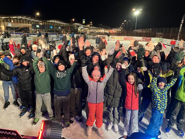 Großartige Stimmung herrschte nicht nur bei der Ö3-Eisdisco – der Eislaufplatz wurde in den zwölf Betriebswochen von mehr als 15.000 zahlenden Besuchern genutzt. | Foto: Stadtgemeinde Waidhofen/Thaya