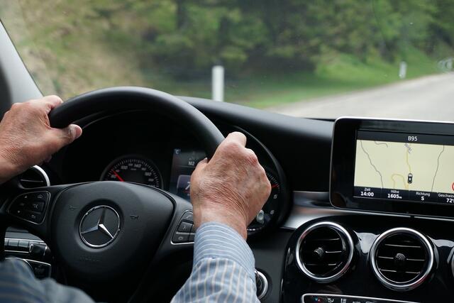 Eine 19-jährige Pkw-Lenkerin wurde bei einem Verkehrsunfall unbestimmten Grades verletzt. (Symbolbild) | Foto: pixabay.com