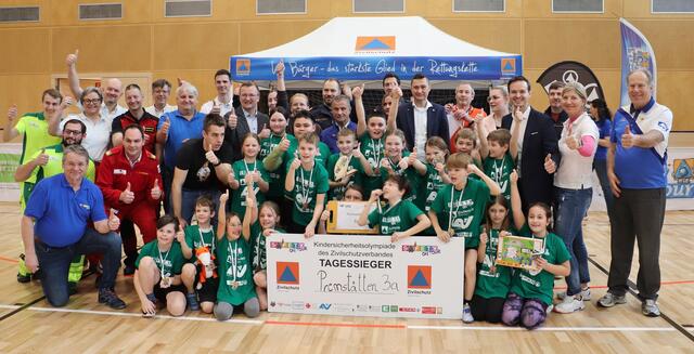 Jubel bei der 3a der VS Premstätten, die mit 332,6 Punkten die Kindersicherheitsolympiade Graz-Umgebung gewinnt.  | Foto: Edith Ertl