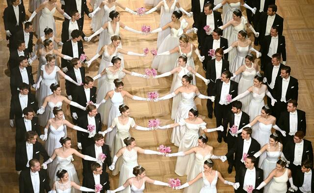 Der 67. Wiener Opernball wird auch 2025 wieder das Highlight der Ballsaison. | Foto: HELMUT FOHRINGER / APA / picturedesk.com