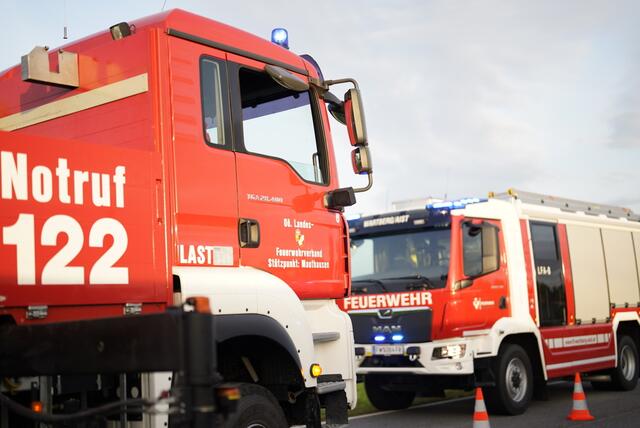 Einsätzkräfte von sechs Feuerwehren waren wegen des Ölfilms auf der Donau im Einsatz. | Foto: TEAM FOTOKERSCHI.AT / TARAS PANCHUK (Symbol)