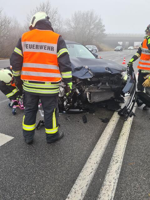 In Kleinhöflein auf der Mattersburger Straße in Richtung S 31 kam es zu einer Kollision zwischen zwei Pkws. (Symbolbild) | Foto: FF Kleinhöflein