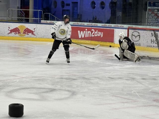 Die Salzburg Eagles haben eine durchwachsene Saison hinter sich. Aber sie befinden sich auf einer Entwicklungsreise, die nur nach oben gehen kann. Zuletzt gab es zwei Niederlagen gegen Bratislava und Almaty. | Foto: Schrofner