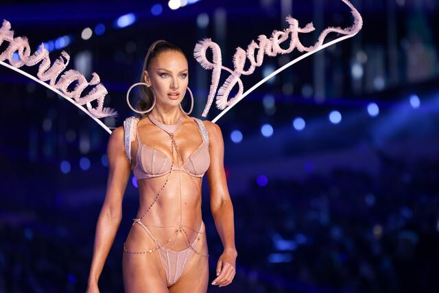 Candice Swanepoel bei einer "Victoria’s Secret Fashion Show" in den USA. | Foto: BFA / Action Press / picturedesk.com