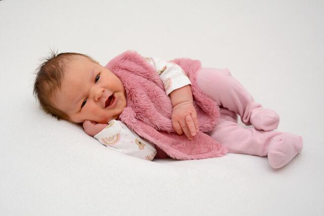 Name: Marissa
Geburtsdatum: 19.02.2025
Gewicht: 3.530 g
Größe: 52 cm
Eltern: Joanna und Marcel Petrik aus Trofaiach | Foto: Babysmile