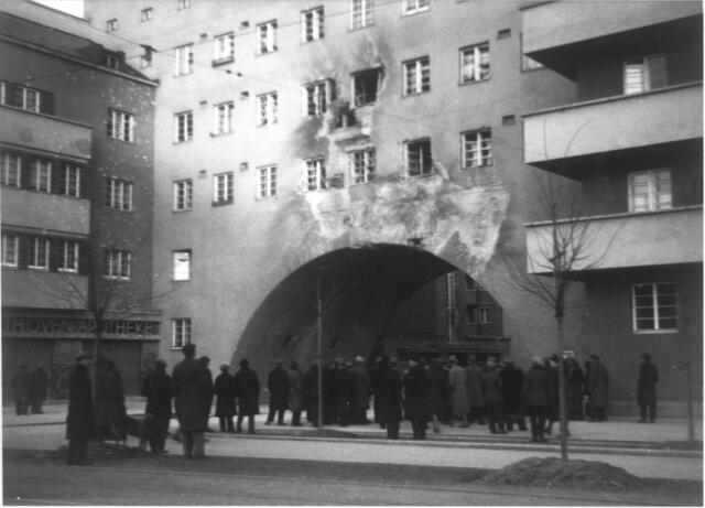 Beschädigungen am Karl-Marx-Hof.  | Foto: Spiegel, Rudolf / ÖNB-Bildarchiv / picturedesk.com