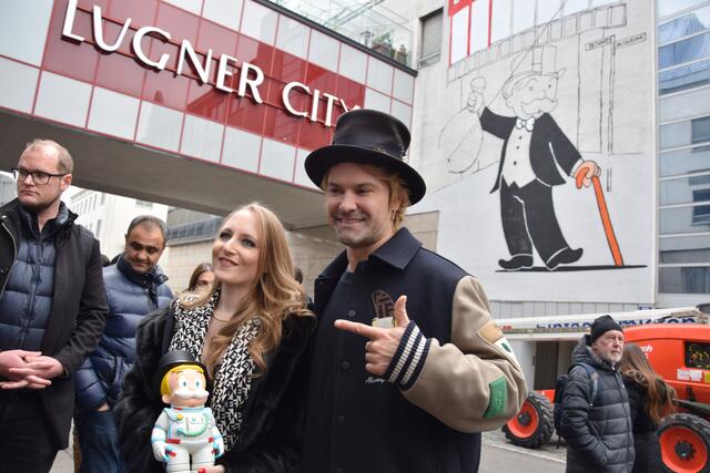 Jacqueline Lugner lud Alec Monopoly nach Wien. Er wird sie am 27. Februar zum Wiener Opernball begleiten. | Foto: Patricia Hillinger/MeinBezirk