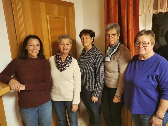 Hinter der Organisation stehen Ingrid Lechner, Angela Anzenberger, Maria Reithner, Christa Speiser und Irene Maron, die mit viel Herzblut für eine gemütliche und gesellige Atmosphäre sorgen. | Foto: Lechner