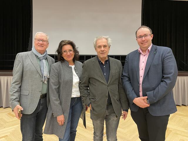In Krieglach präsentierte Alfred Ninaus (2.v.r.) seinen Film „Peter Rosegger – der Poet, der aus dem Walde kam“. | Foto: HLW Krieglach