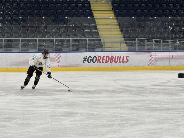 Der Nachwuchs bei den Eagles boomt, aktuell haben sie 40 Mädchen und jede Interessierte, die Eishockey spielen will, ist willkommen. | Foto: Schrofner