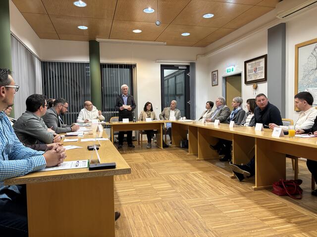 Robert Waltner von der Bürgerliste übernahm den Vorsitz bei der konstituierenden Sitzung in Heldenberg. | Foto: Alexandra Goll