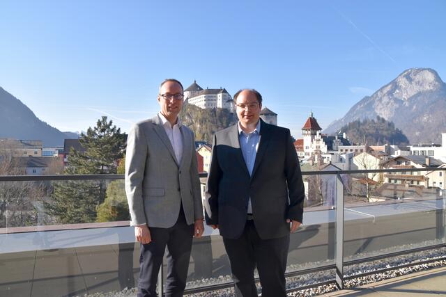 Mario Döller (Rektor der FH) und Tobias Stegmann (Leiter des KI-Kompetenzzentrums) (v.l.) greifen regionalen Firmen und Partnern beim Thema KI unter die Arme. | Foto: Barbara Fluckinger