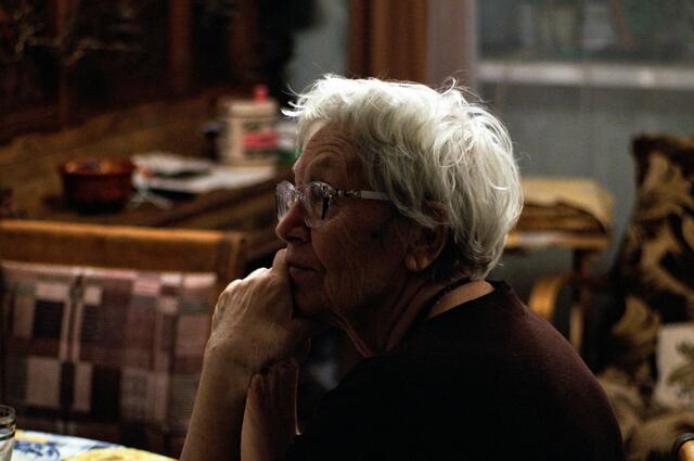 Ein geringes Einkommen wirkt sich langfristig negativ aus und führt dazu, dass Frauen auch in der Pension wenig Geld zur Verfügung haben. | Foto: Artem Labunsky / Unsplash