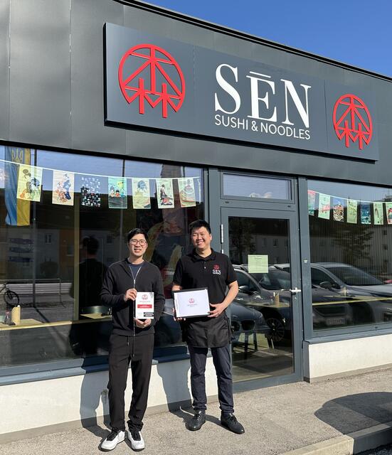 DGastronom Quiang Ying und Geschäftsführer Guigui Xu vor ihrem neuen Lokal. | Foto: Lacchini Communication