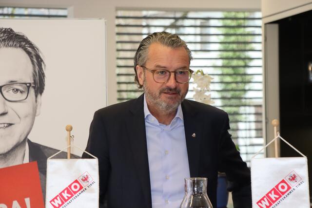 "Die Kinder von heute sind die Entscheidungsträger von morgen", betont WK-Obmann Manfred Hautz.  | Foto: Nimpf