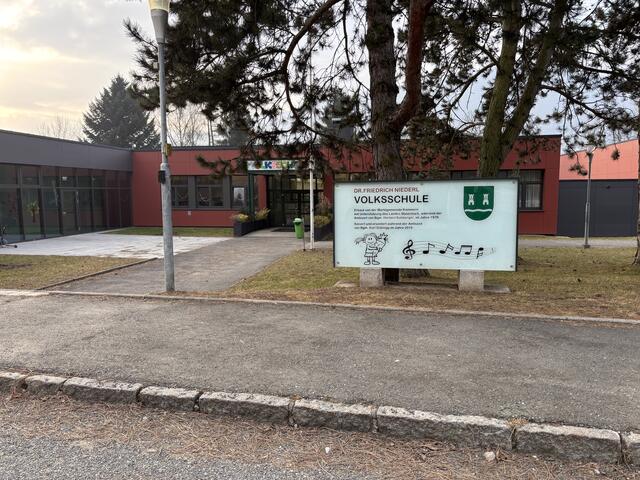 Die Volksschule Kammern ist das Ziel vieler Kinder, deren Schulweg entlang der Hochstraße verläuft. | Foto: MeinBezirk