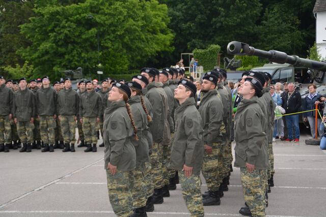 Symbolfoto. Jährlich entscheiden sich immer mehr Frauen für die Karriere im Bundesheer.  | Foto: Thiem/ MeinBezirk