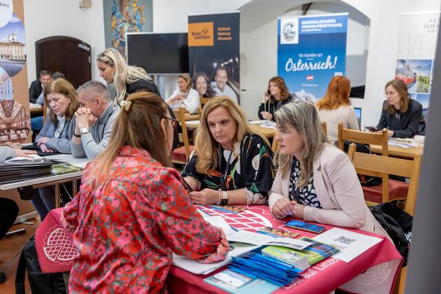 Der erste Bus-Workshop von Bus Austria in der historischen Burg Hasegg in Hall in Tirol zog Fachleute aus der Bus- und Tourismusbranche an. | Foto: Bus Austria