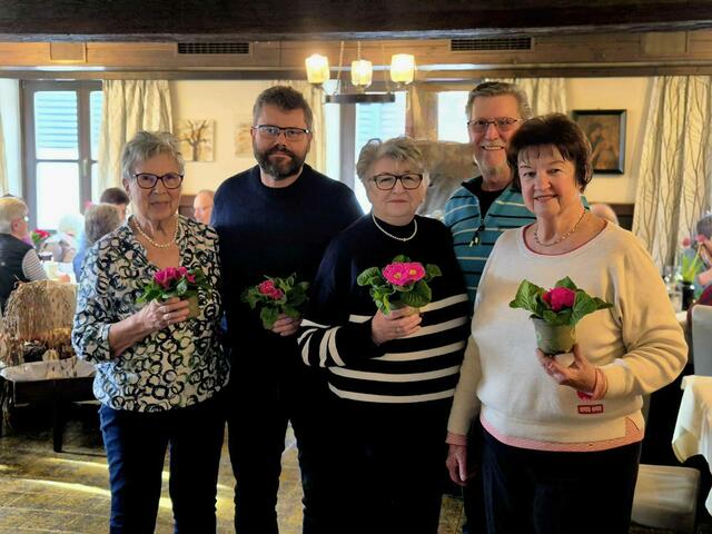 Blumengrüße zum Valentinstag gab es beim Spielnachmittag in Bodensdorf. | Foto: Privat