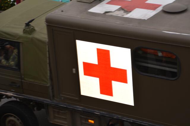 Symbolfoto. Auch die Möglichkeit im Med. Bereich ausgebildet zu werden besteht. Diese Ausbildungen werden auch im Zivilbereich anerkannt.  | Foto: Thiem/meinBezirk