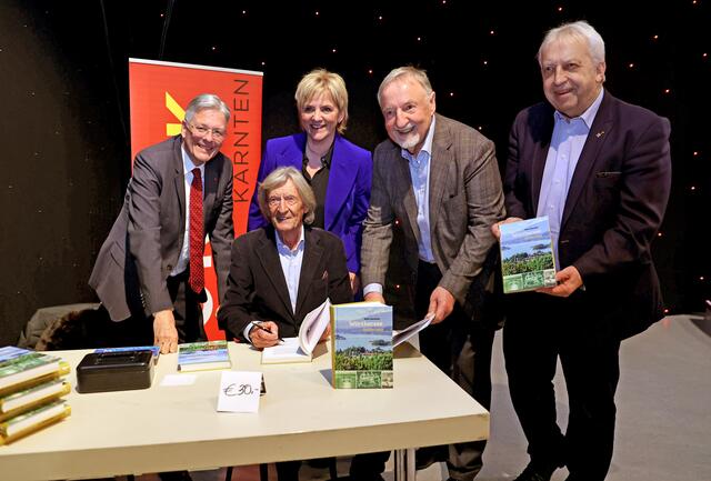  Buchpräsentation "Wörthersee goldene Zeiten" von Walter Rubenthaler. Am Foto: LH Peter Kaiser, Walter Rubenthaler, Karin Bernhard (Landesdirektorin ORF), Willy Haslitzer und Harald Raffer 
 | Foto: LPD Kärnten/Kuess / LPD