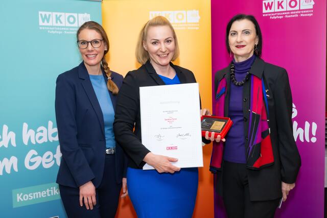 Fachgruppengeschäftsführerin Monika Nowotny, Sandra Fürst, Landesinnungsmeisterin Eva Danner-Parzer | Foto: Andreas Röbl