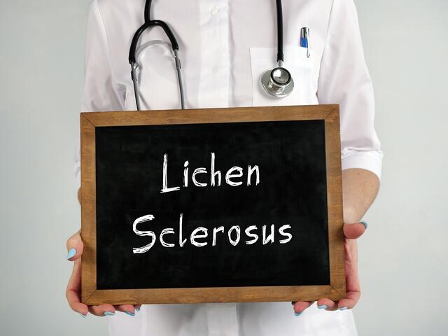 Lichen Sclerosus ist unangenehm und kann die Lebensqualität stark beeinträchtigen. | Foto: Yurii Kibalnik .stock.adobe.com