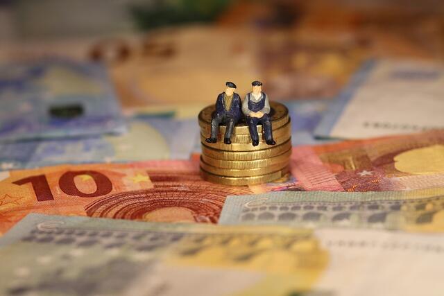 Männer investieren mit 299 Euro pro Monat im Schnitt signifikant mehr in ihre Vorsorge als Frauen mit 192 Euro. Allerdings ist jener Betrag, den Frauen zur Seite legen, von zuletzt 170 Euro doch deutlich gestiegen. | Foto: Symbolbild: pixabay.com