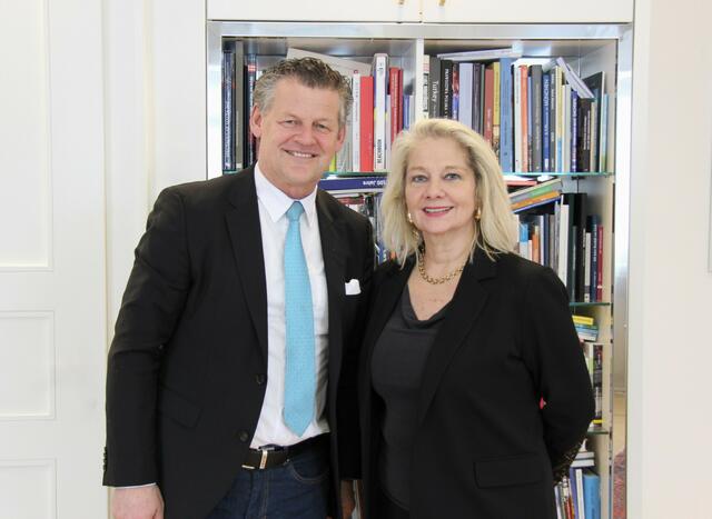 Uni-Rektorin Ada Pellert besucht Bürgermeister Christian Scheider im Rathaus. | Foto: StadtKommunikation
