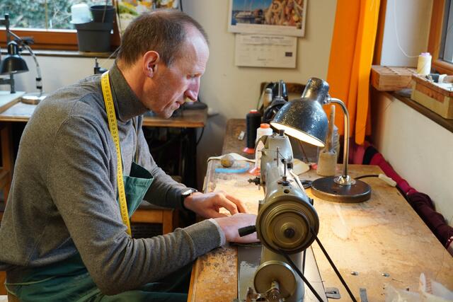 Reinhard Schaller ist Säckler aus Leidenschaft. | Foto: Nicole Hettegger