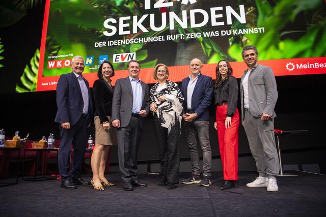 Landeshauptfrau Johanna Mikl-Leitner und WKNÖ-Präsident Wolfgang Ecker mit der "120 Sekunden" Jury: Michael Drochter, Nicole Wöllert, Reinhard Herok, Kerstin Lobner und Michael Altrichter. | Foto: Daniela Matejschek