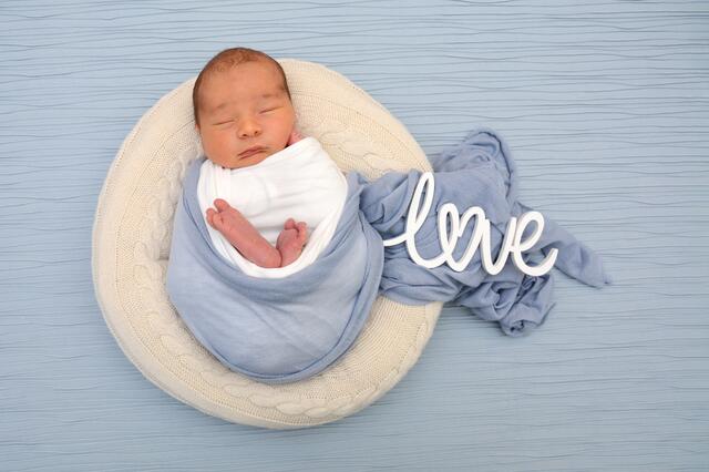 Name: Alexander
Geburtsdatum: 21.02.2025
Gewicht: 4.350 g
Größe: 57 cm
Eltern: Sophia Zisler und Patrick Egger aus Trofaiach | Foto: Babysmile