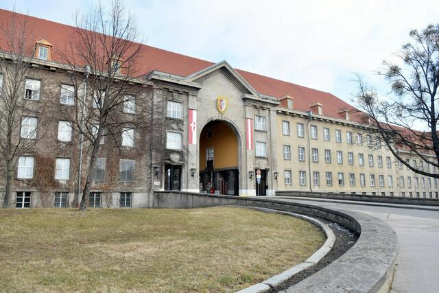 Ein Bundesheer-Rekrut liegt in einer Wiener Klinik im Koma. Gemeldet hatte er sich in der Maria-Theresien-Kaserne mit hohem Fieber. | Foto: Maximilian Spitzauer