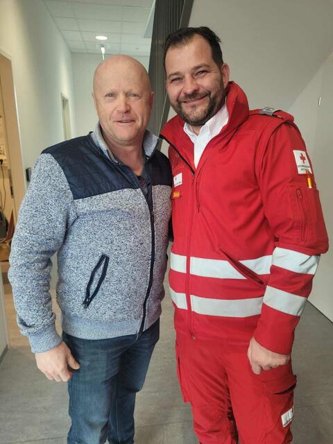 Dank beherztem Einsatz ging dieser Notfall gut aus. Der wieder genesene Manfred traf sich mit Rettungssanitäter und Lebensretter Jürgen (r.) | Foto: Rotes Kreuz Graz-Umgebung