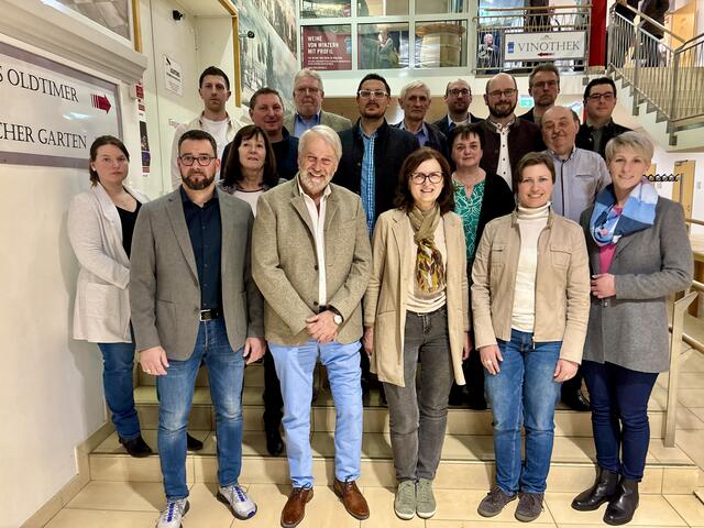 Gemeinderat der Gemeinde Heldenberg mit Bürgermeisterin Irmtraud Traxler und Wolfgang Garber von der Bürgerliste an der Spitze. | Foto: Alexandra Goll