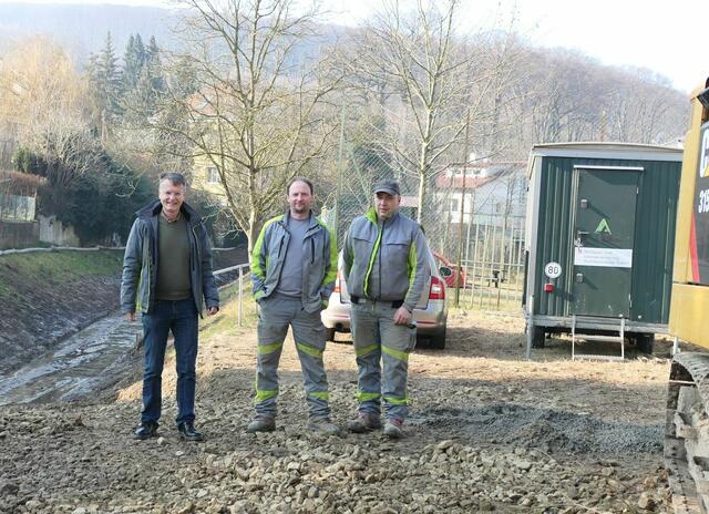Lokalaugenschein am Haselbach (v.l.n.r.): Sektionsleiter Christian Amberger, Franz Theuretzbacher und Herbert Kemetner
 | Foto: WLV