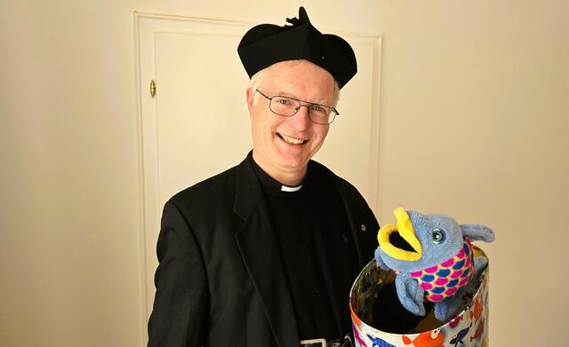 Christian Poschenrieder mit Fisch „Ichtys" | Foto: Piaty sen.