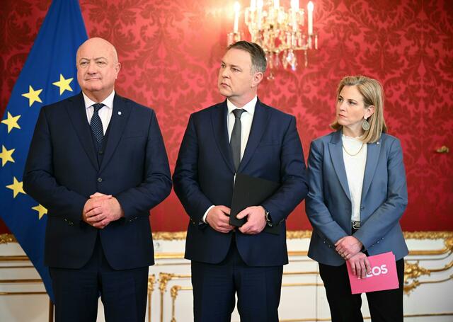 151 Tage sind seit der Nationalratswahl vergangen, und es sieht danach aus, als ob Österreich bald eine neue Dreier-Koalition bekommt. | Foto: MAX SLOVENCIK / APA / picturedesk.com