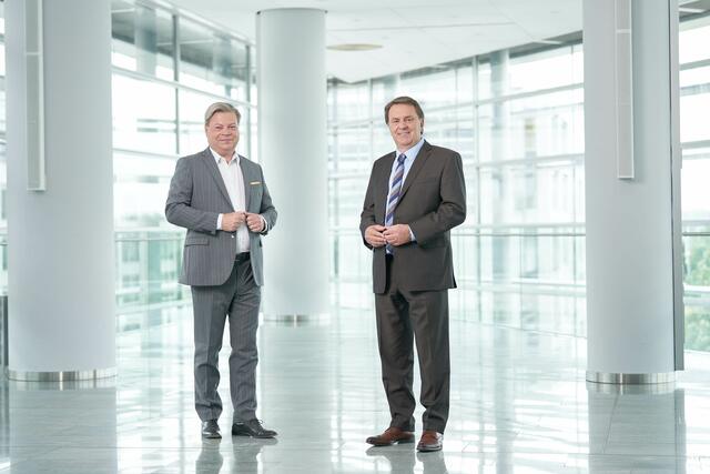 Abgeordneter zum Nationalrat WBNÖ Direktor Harald Servus und WKNÖ Präsident WBNÖ Landesgruppenobmann Wolfgang Ecker zeigen sich über die wirtschaftliche Ausrichtung des Regierungsprogramms erfreut. | Foto: WBNÖ/Philipp Monihart