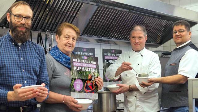 (v.l.) Simon Voggeneder (Obmann-Stellvertreter Pfarrgemeinderat), Anni Friesenecker (Pfarrgemeinderätin), Thomas Friesenecker und Roland Altreiter (Pfarrassistent). | Foto: Pfarre Freistadt