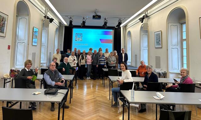 Gruppenfoto beim Workshop „Digital fit im Alter“ mit Bürgermeister Johann Zeiner, Gemeinderat Michael Moser, Bürgerservice-Mitarbeiterin Monika Boff und Vortragendem Gunther Pany. | Foto: Marktgemeinde Maria Enzersdorf