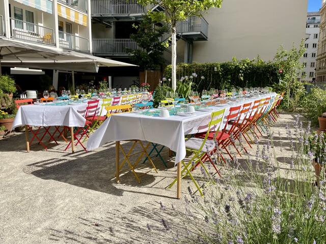 Im Sommer wurde bereits ein Sharing-Dinner im Garten veranstaltet. (Archiv) | Foto: magdas Hotel Vienna City