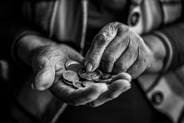 Befragt, wie man einer möglichen Altersarmut gegensteuern könnte, sprechen sich 86 Prozent der Salzburgerinnen und Salzburger dafür aus, bereits in jungen Jahren mit einer ergänzenden privaten Vorsorge zu starten. | Foto: Symbolbild: pixabay.com