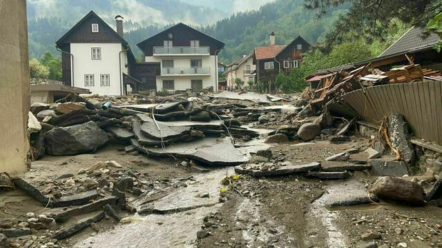 Zerstörte Straßen, Brücken und Häuser prägten im Sommer 2022 das Ortsbild von Treffen und Arriach. Auch drei Jahre nach der Unwetterkatastrophe wird weiter saniert. Bund, Land und die Gemeinden Treffen und Arriach arbeiten diesbezüglich eng zusammen. | Foto: MeinBezirk.at