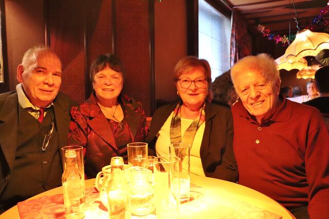 Peter und Helene Baumann mit Roswitha Seserko sowie Mister Schiwago Robert Fuchs (re) | Foto: Edith Ertl