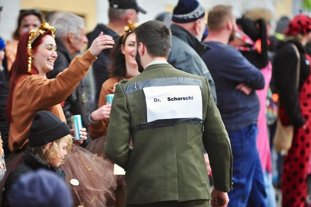 Es führt kein Weg daran vorbei: Wo er ist, da sind auch die schönen Frauen! | Foto: Hassl