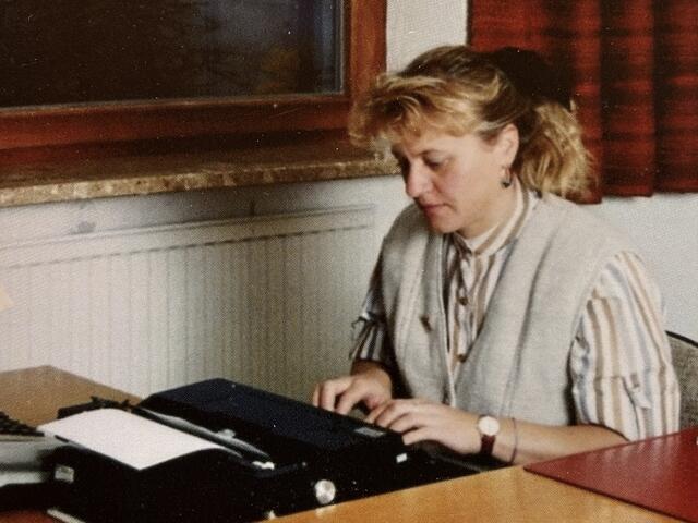 Von 1978 bis 2016 war Veronika Walch als Gemeindesekretärin in Kaisers tätig. Vieles wurde mit der Schreibmaschine erledigt. | Foto: privat